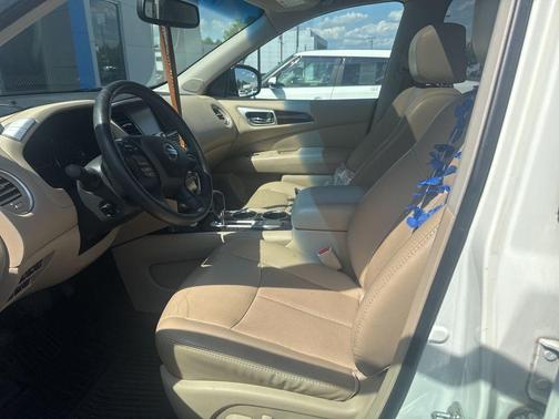 Pearl White 2016 Nissan Pathfinder Platinum