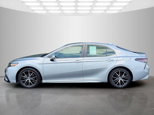 Celestial Silver Metallic 2023 Toyota Camry SE