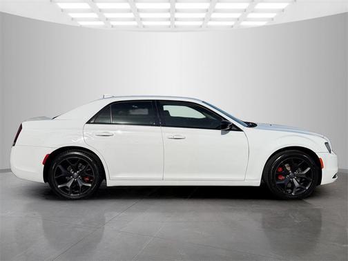 2022 Chrysler 300 Touring
