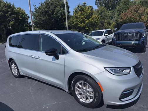 2024 Chrysler Pacifica Touring-L