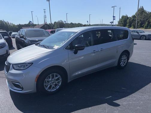 2024 Chrysler Pacifica Touring-L