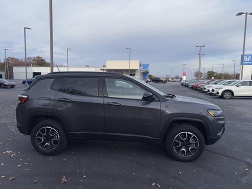 2024 Jeep Compass Trailhawk