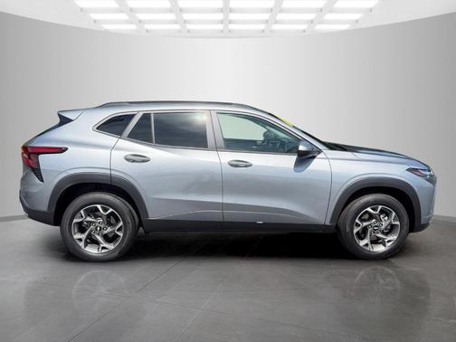 Sterling Gray Metallic 2025 Chevrolet Trax LT