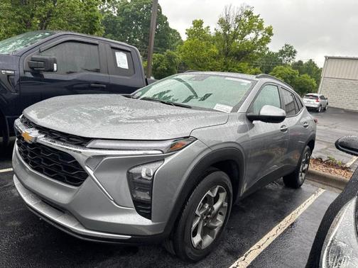 Sterling Gray Metallic 2025 Chevrolet Trax LT