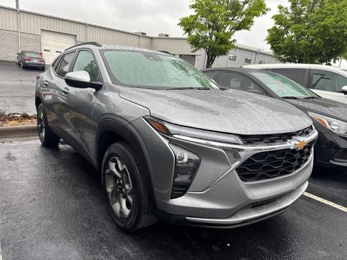 Sterling Gray Metallic 2025 Chevrolet Trax LT