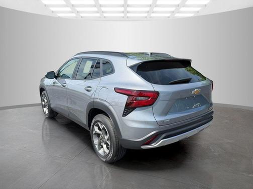 Sterling Gray Metallic 2025 Chevrolet Trax LT