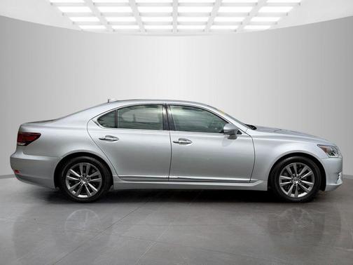 Atomic Silver 2016 Lexus LS 460 Base