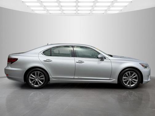 Atomic Silver 2016 Lexus LS 460 Base