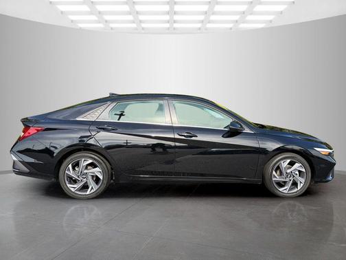 Abyss Black 2025 Hyundai ELANTRA HEV Limited