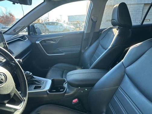 2022 Toyota RAV4 XLE Premium