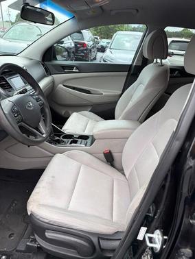 Black Noir Pearl 2018 Hyundai TUCSON SE