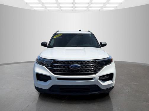 Oxford White 2022 Ford Explorer XLT