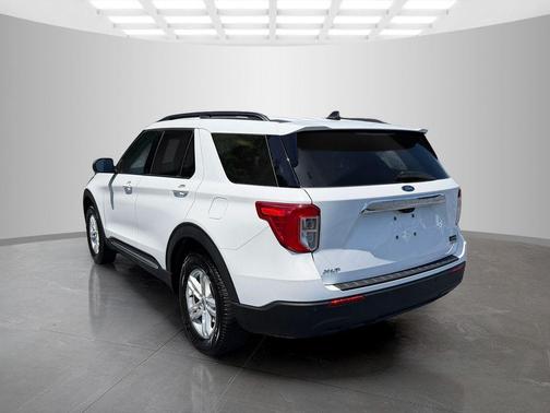 Oxford White 2022 Ford Explorer XLT
