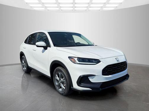 Platinum White Pearl 2026 Honda HR-V LX