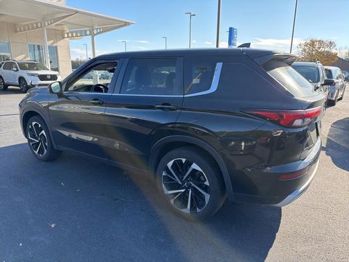 2023 Mitsubishi Outlander SE