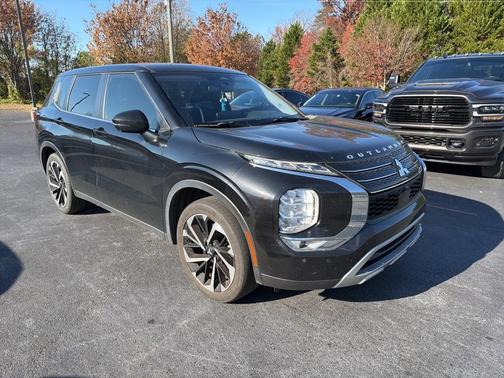 2023 Mitsubishi Outlander SE