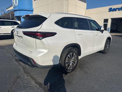 Wind Chill Pearl 2024 Toyota Highlander XLE