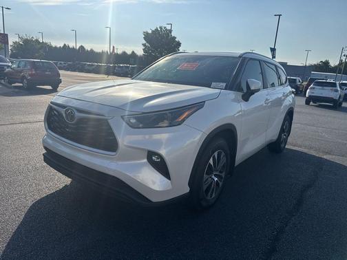 Wind Chill Pearl 2024 Toyota Highlander XLE
