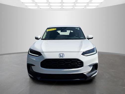 Platinum White Pearl 2023 Honda HR-V LX