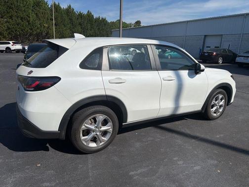Platinum White Pearl 2023 Honda HR-V LX