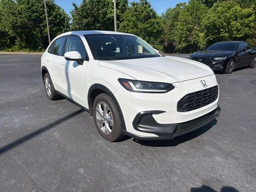 Platinum White Pearl 2023 Honda HR-V LX