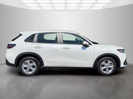 Platinum White Pearl 2023 Honda HR-V LX