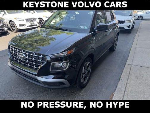 Black Noir Pearl 2022 Hyundai VENUE SEL