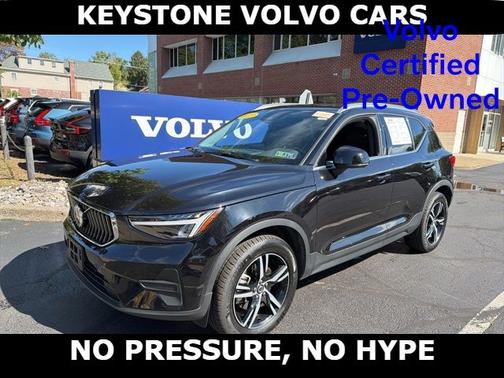 2025 Volvo XC40 B5 Core Bright Theme