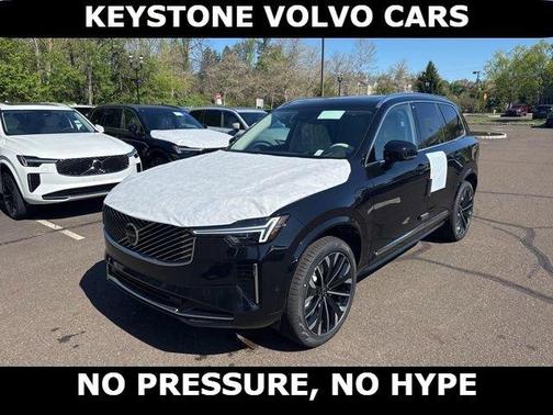 Onyx Black Metallic 2026 Volvo XC90 Plug-In Hybrid T8 Ultra 7-Seater