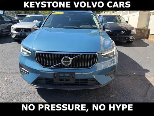 2025 Volvo XC40 B5 Core Bright Theme