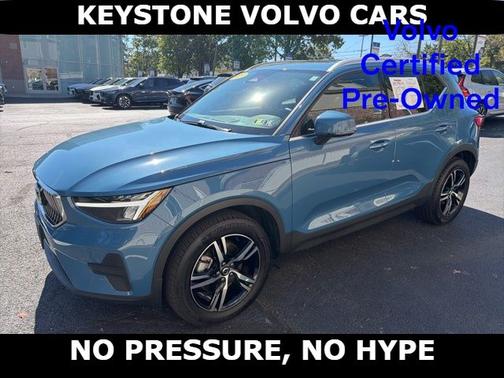 2025 Volvo XC40 B5 Core Bright Theme