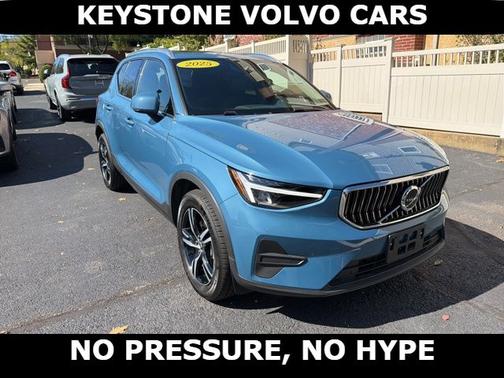 2025 Volvo XC40 B5 Core Bright Theme