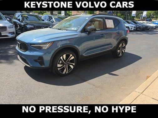 Fjord Blue Metallic 2025 Volvo XC40 B5 Plus Dark Theme