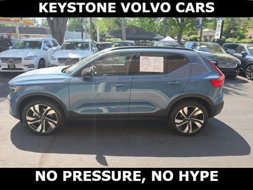 Fjord Blue Metallic 2025 Volvo XC40 B5 Plus Dark Theme