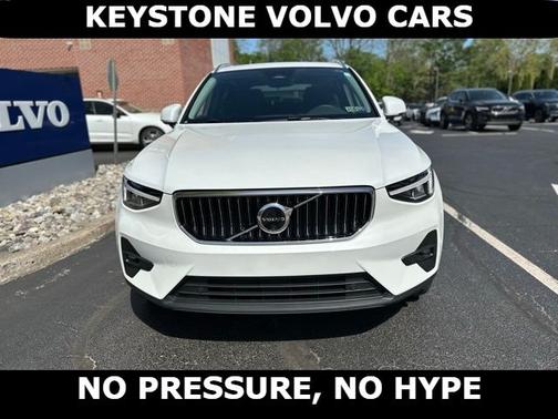2025 Volvo XC40 B5 Plus Bright Theme