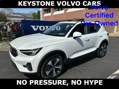 2025 Volvo XC40 B5 Plus Bright Theme