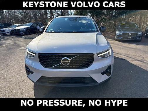 2025 Volvo XC40 Plus