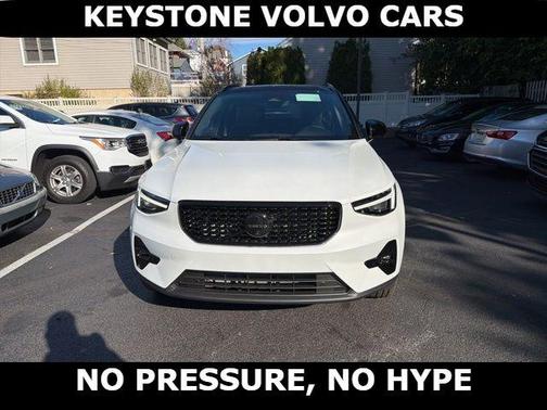 2026 Volvo XC40 B5 Ultra Black Edition