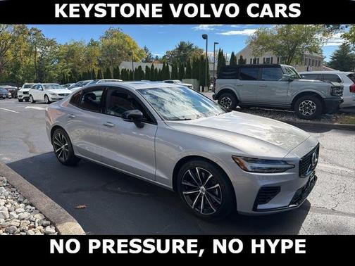 2023 Volvo S60 Recharge Plug-In Hybrid Plus Dark