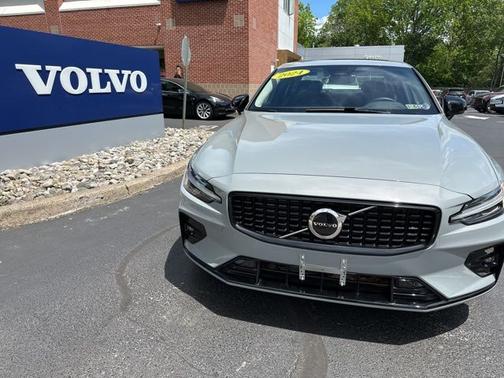 2024 Volvo S60 B5 Core Dark