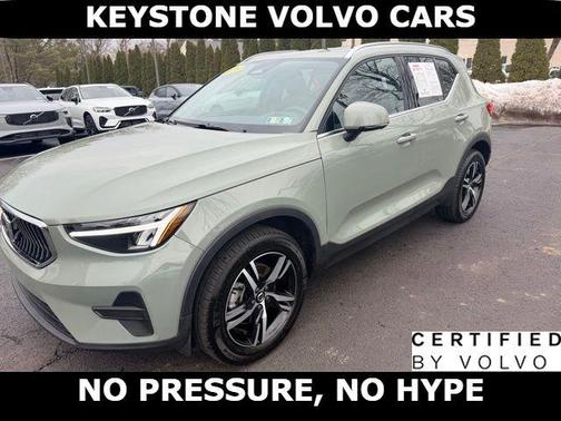 Sage Green Metallic 2025 Volvo XC40 B5 Core Bright Theme