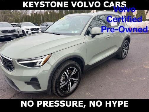 2025 Volvo XC40 B5 Core Bright Theme
