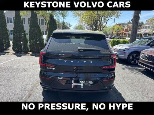 Onyx Black Metallic 2025 Volvo EX90 Twin Motor Performance Plus 6-Seater