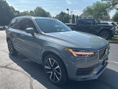 2022 Volvo XC90 T6 AWD Momentum 7 Seater