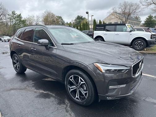 2022 Volvo XC60 B5 AWD Momentum
