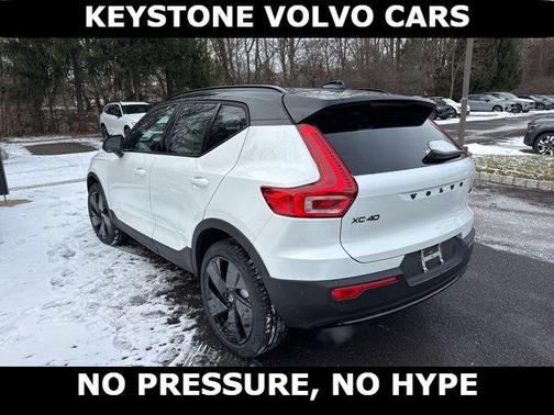 2026 Volvo XC40 B5 Ultra Black Edition