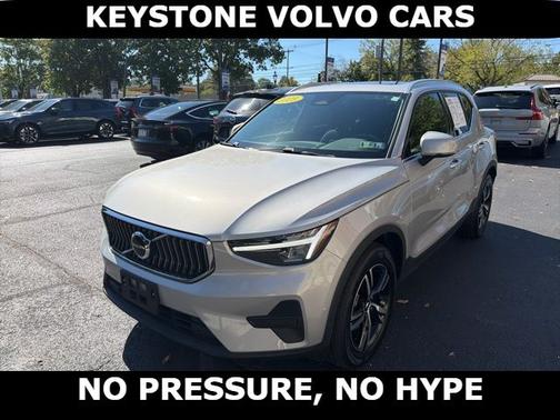 2025 Volvo XC40 B5 Core Bright Theme