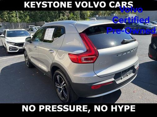 2025 Volvo XC40 B5 Core Bright Theme