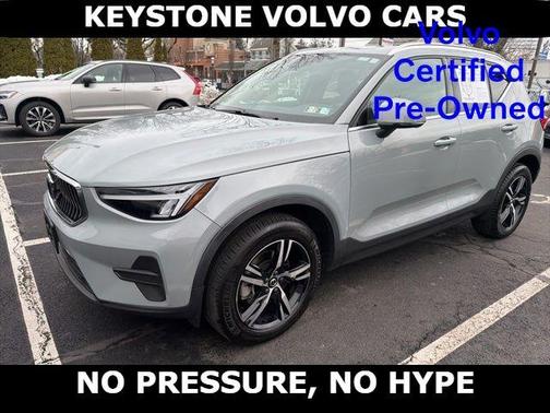 2025 Volvo XC40 B5 Core Bright Theme