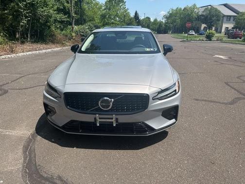 2024 Volvo S60 B5 Plus Dark
